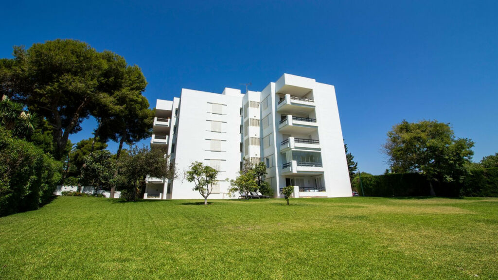 Ground Floor Apartment Los Monteros Málaga - image 4