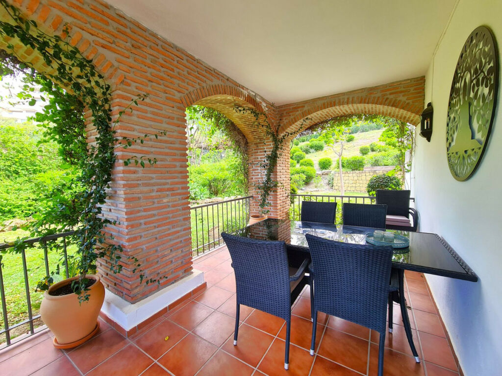 Ground Floor Apartment Benahavís Málaga - image 2