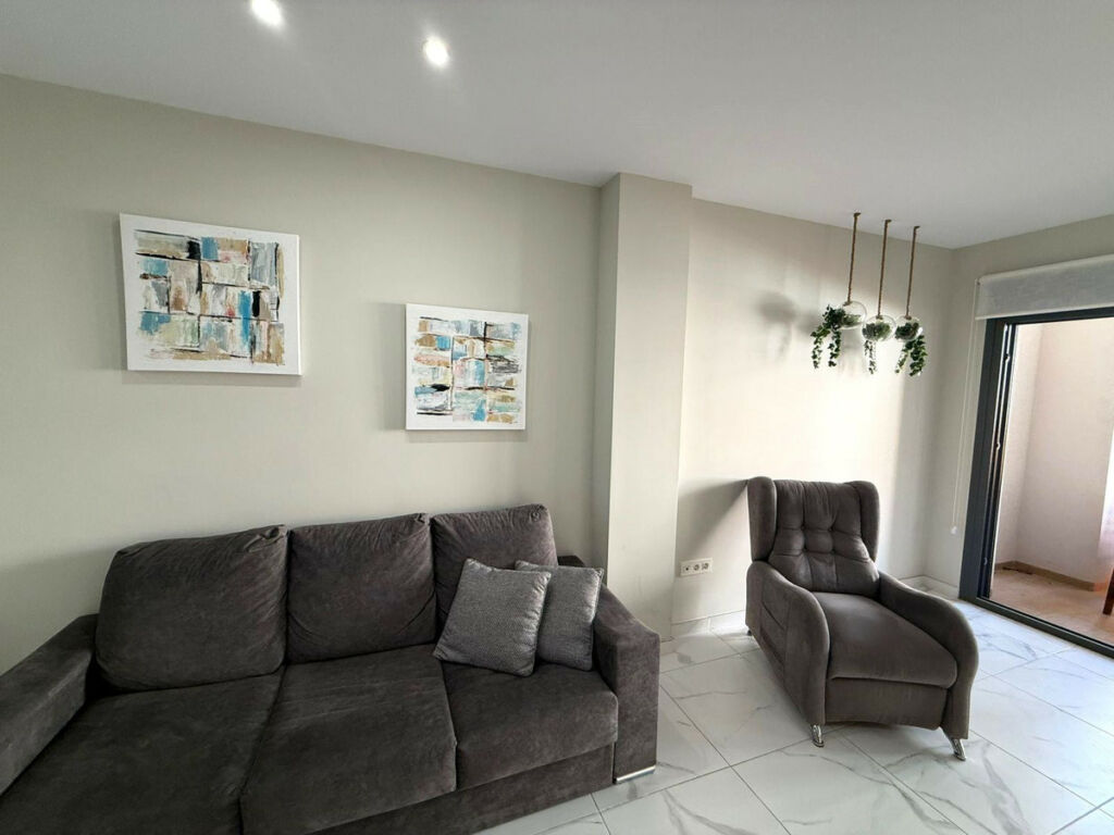 Middle Floor Apartment La Mata Alicante - image 2