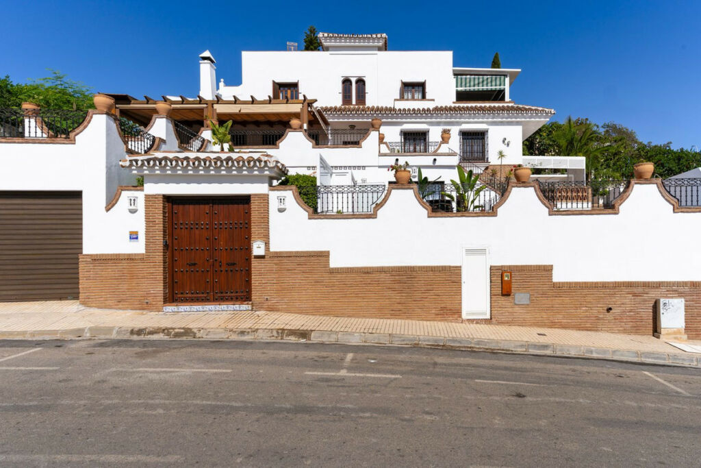 Detached Villa Torre del Mar Málaga - image 2
