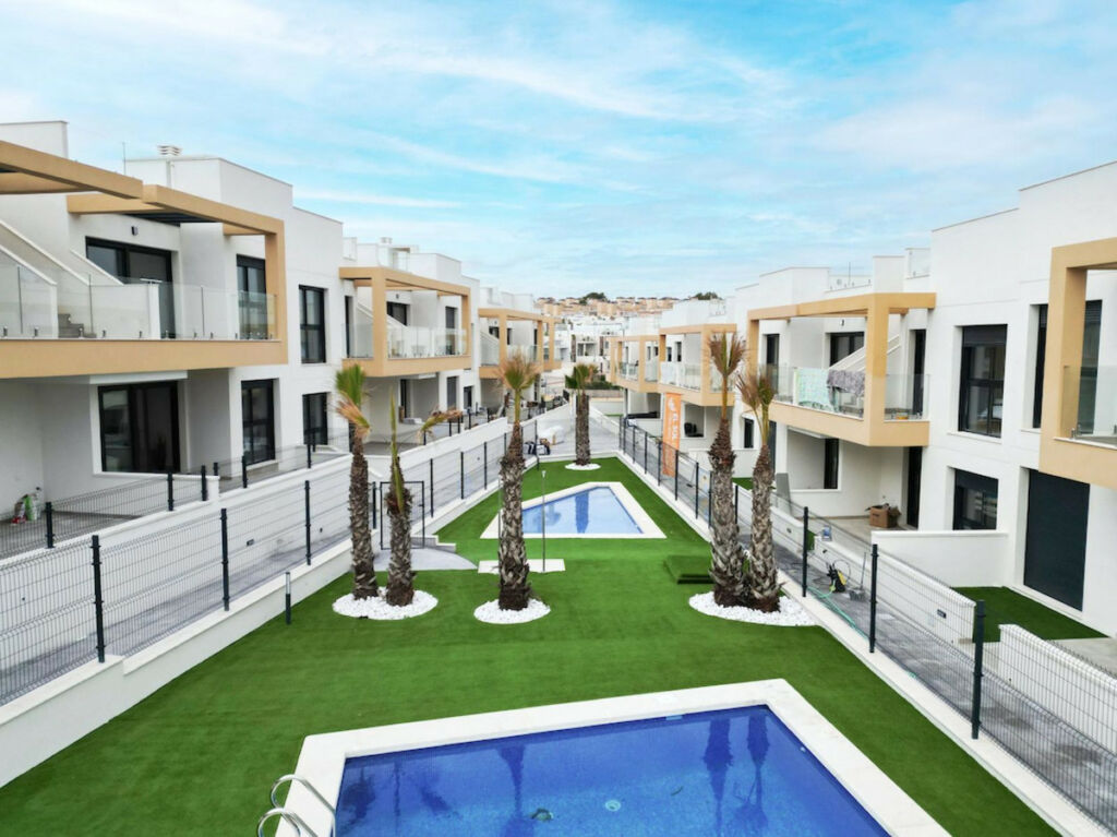 Penthouse Villamartin Alicante - image 2