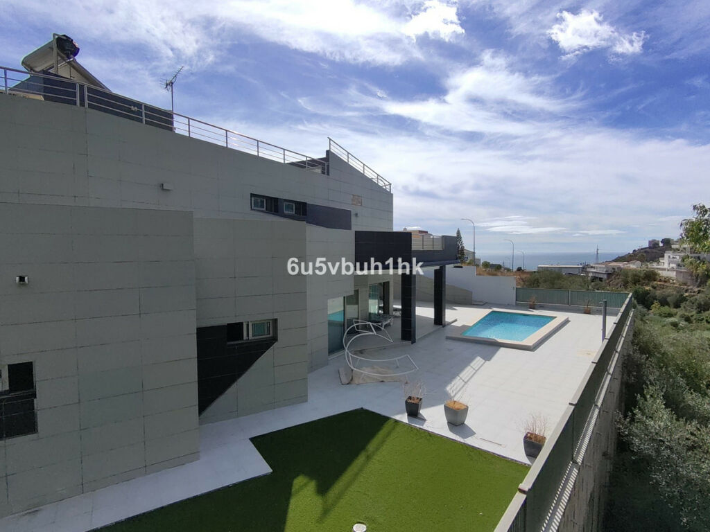 Detached Villa Benalmadena Málaga - image 2