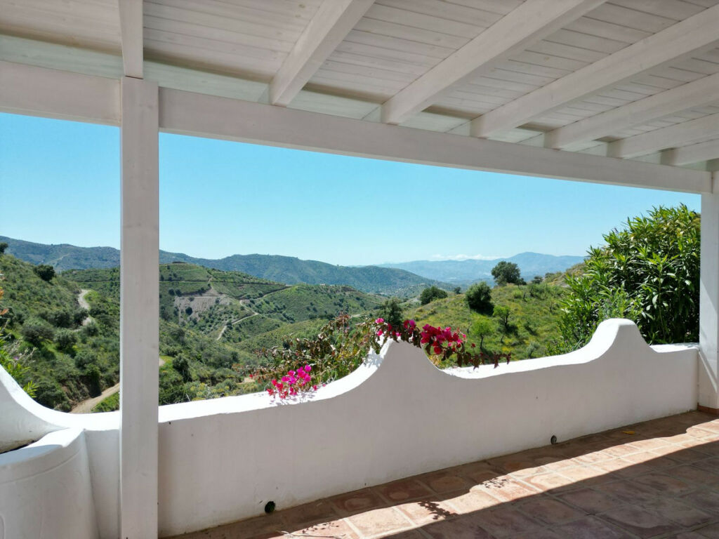 Detached Villa Sedella Málaga - image 2