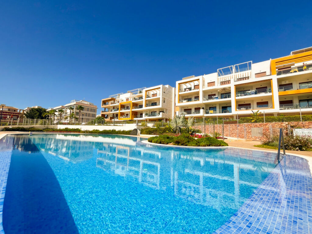 Middle Floor Apartment Villamartin Alicante - image 2