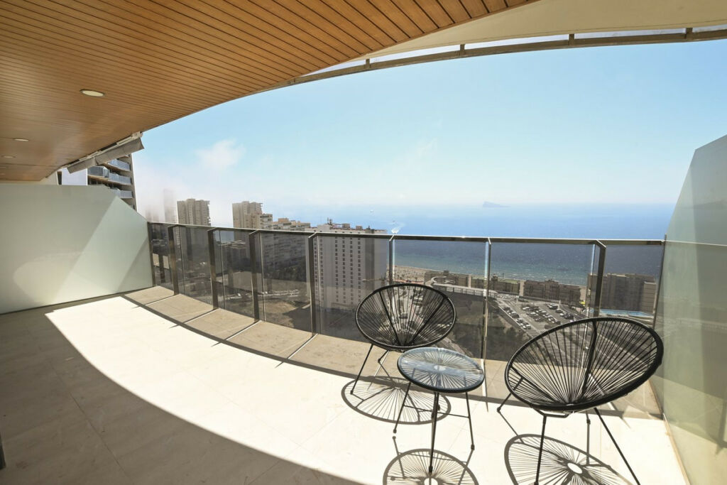 Middle Floor Apartment Benidorm Alicante - image 2