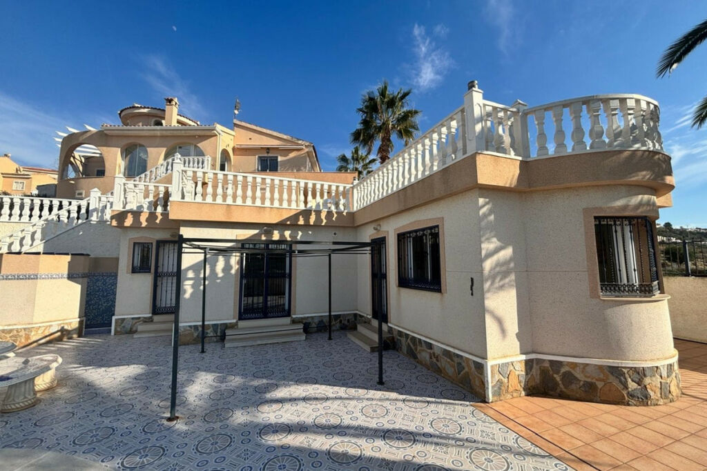 Detached Villa Ciudad Quesada Alicante - image 2