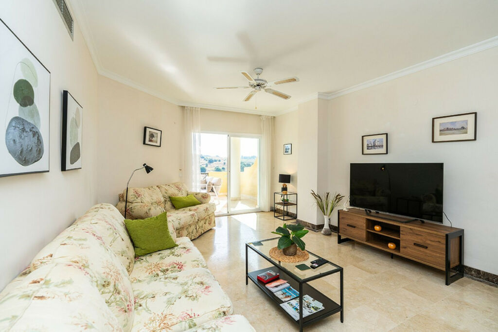Middle Floor Apartment Bel Air Málaga - image 2