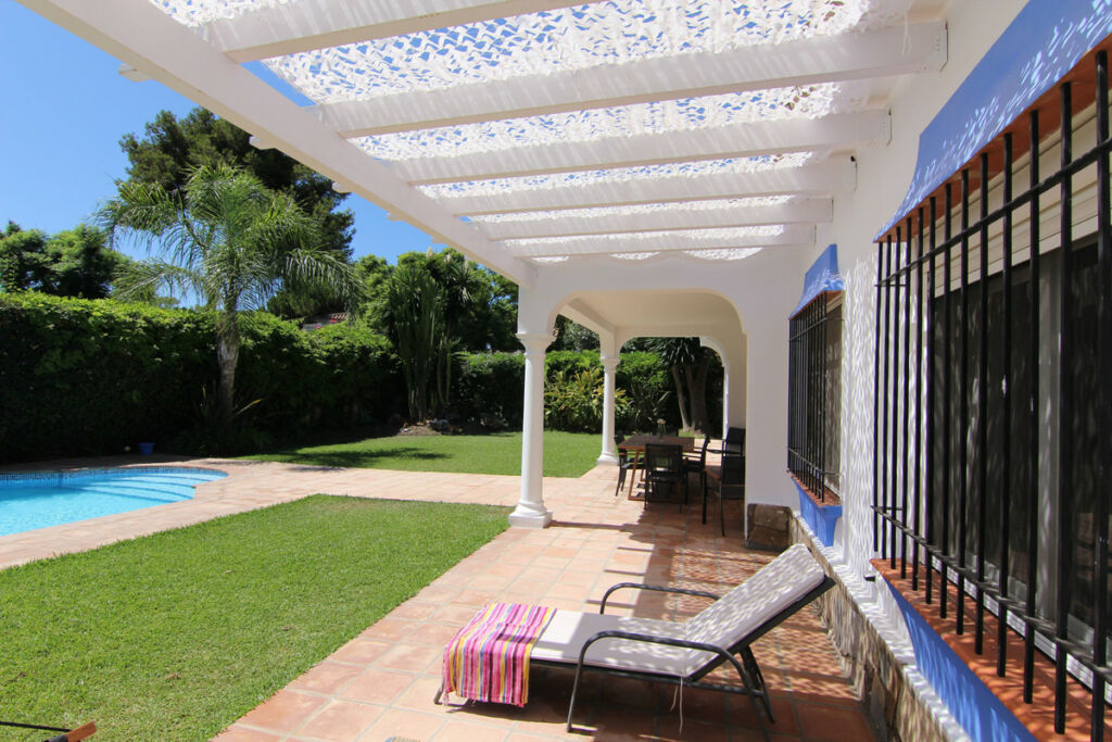 Detached Villa Estepona Málaga - image 2
