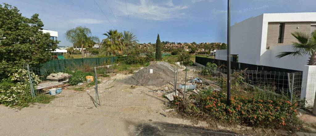 Residential Plot El Paraiso Málaga - image 2