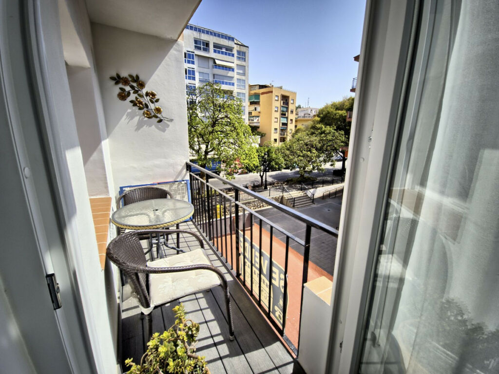 Middle Floor Apartment Marbella Málaga - image 2