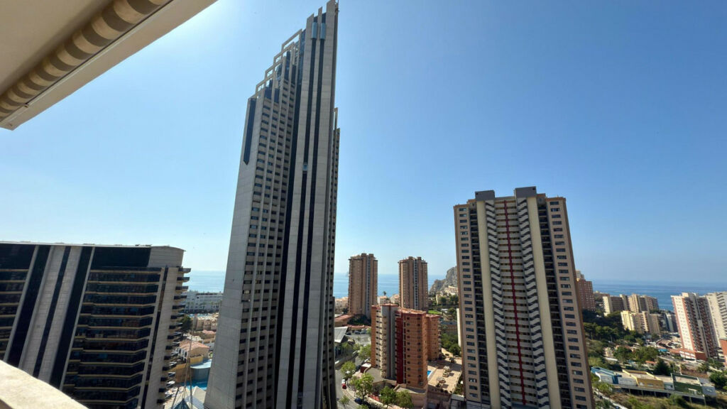 Middle Floor Apartment Benidorm Alicante - image 2