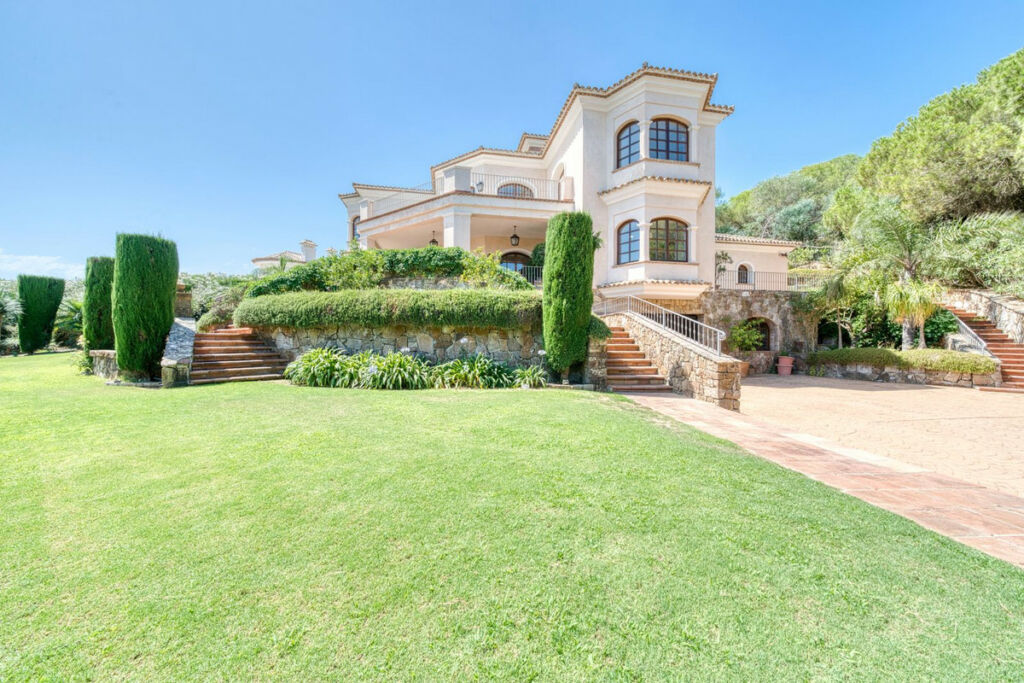 Detached Villa Sotogrande Costa Cádiz - image 2