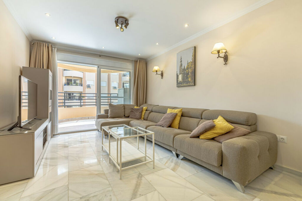 Middle Floor Apartment Marbella Málaga - image 2