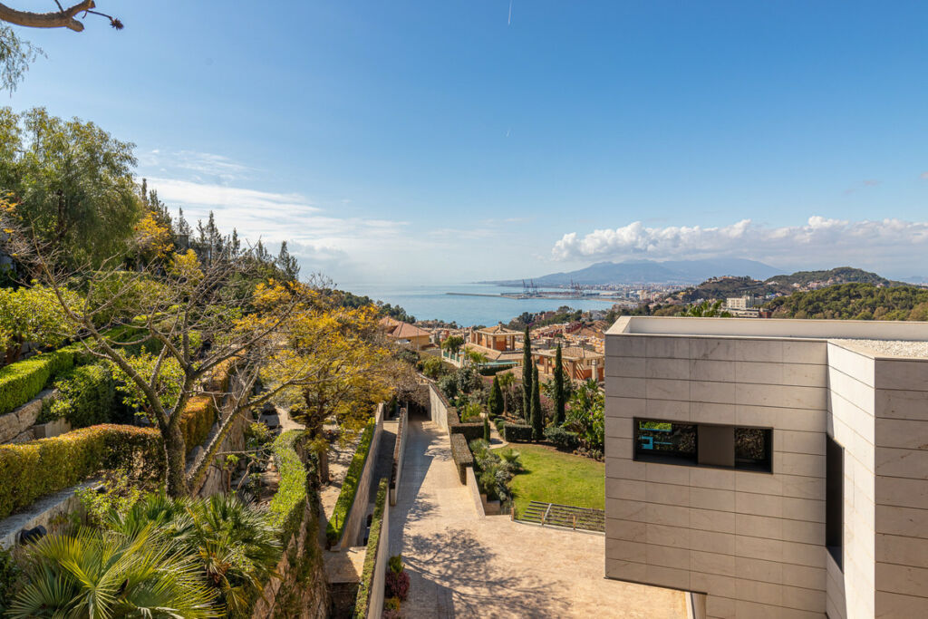 Detached Villa Málaga Este Málaga - image 2