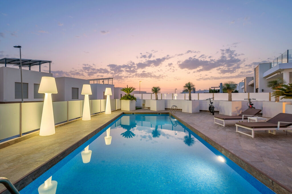 Detached Villa Villamartin Alicante - image 2