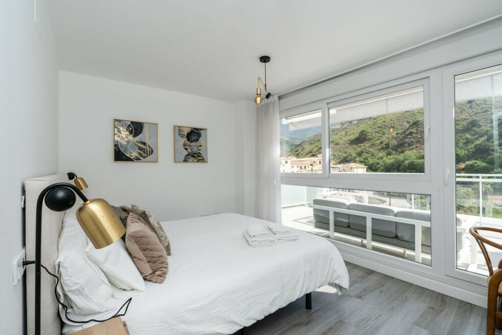 Penthouse Benahavís Málaga - image 2