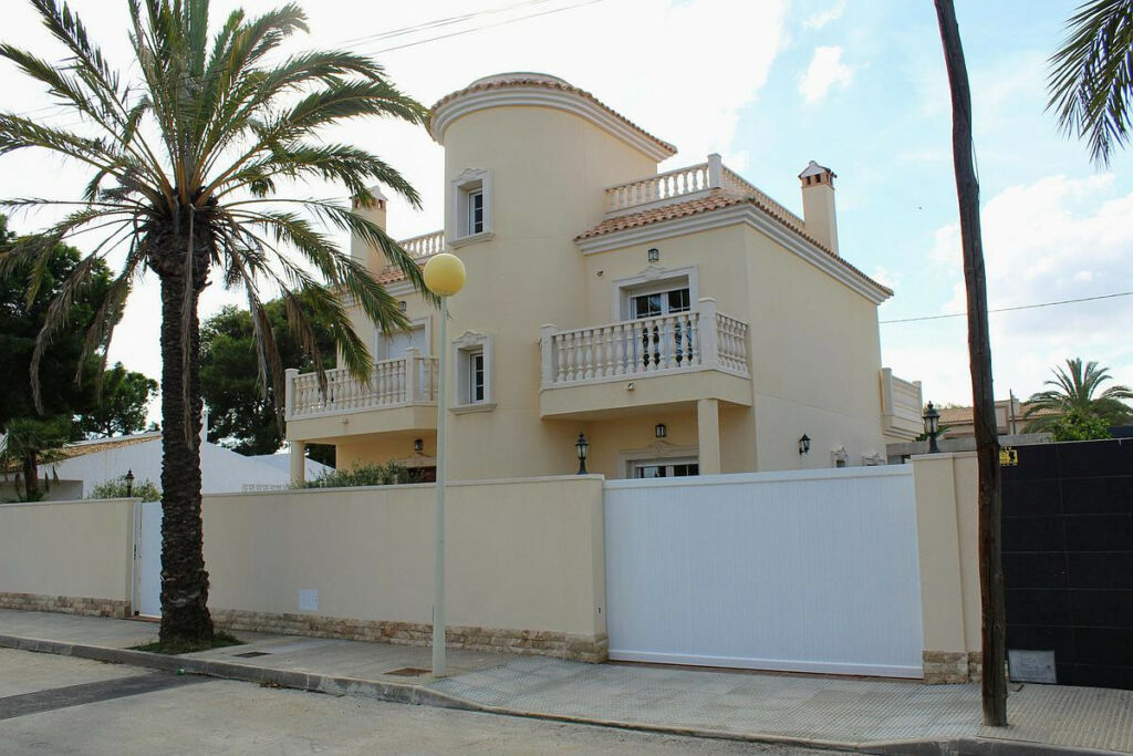 Detached Villa Cabo Roig Alicante - image 20