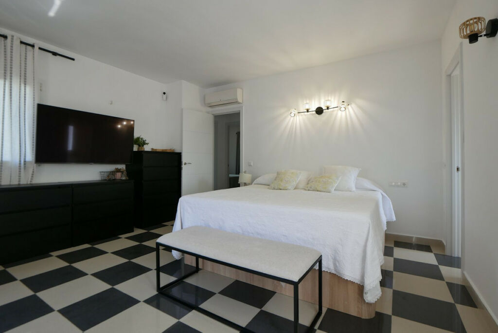 Detached Villa Cabopino Málaga - image 20
