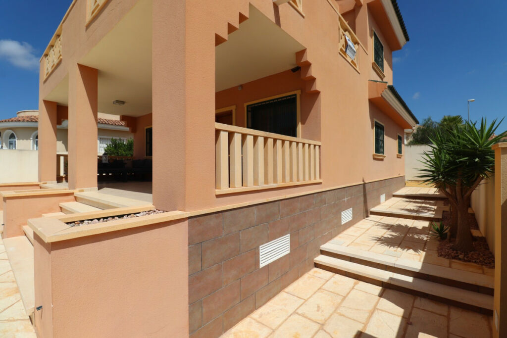 Detached Villa Ciudad Quesada Alicante - image 20