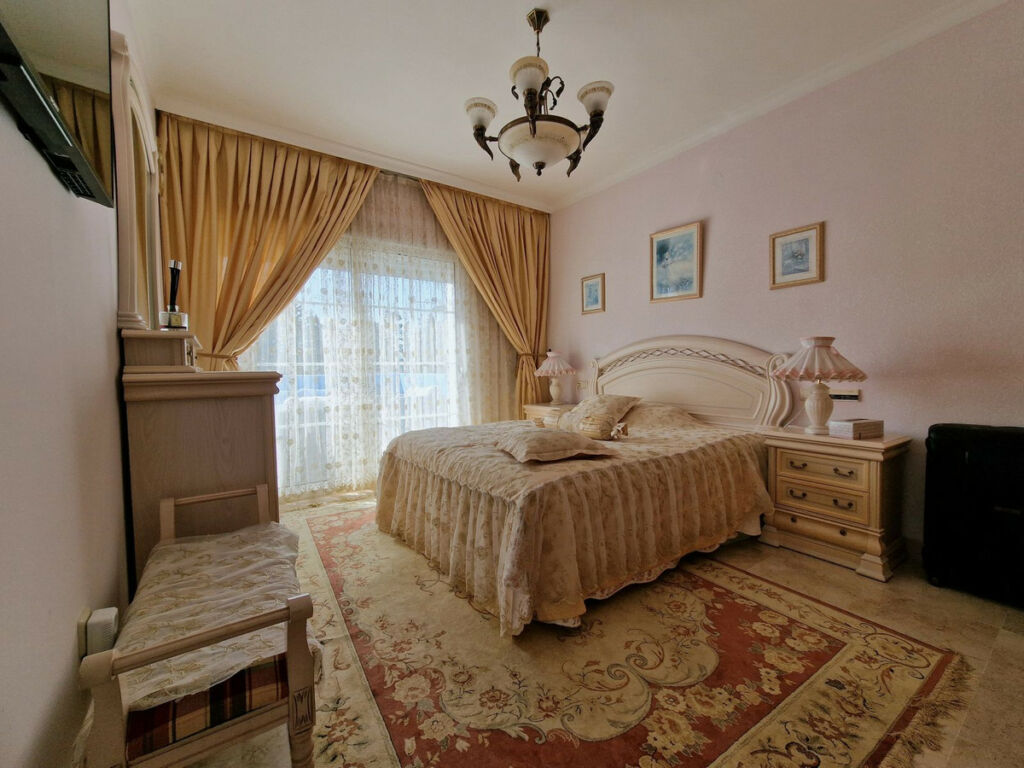 Detached Villa Guadalmina Baja Málaga - image 24