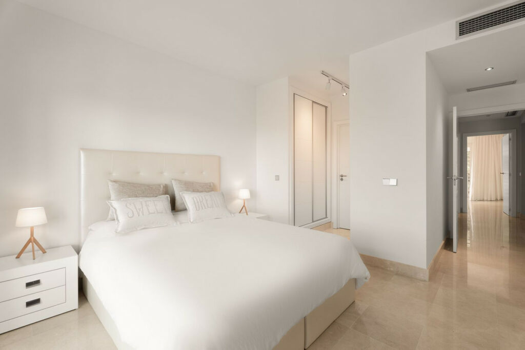 Middle Floor Apartment Los Almendros Málaga - image 17