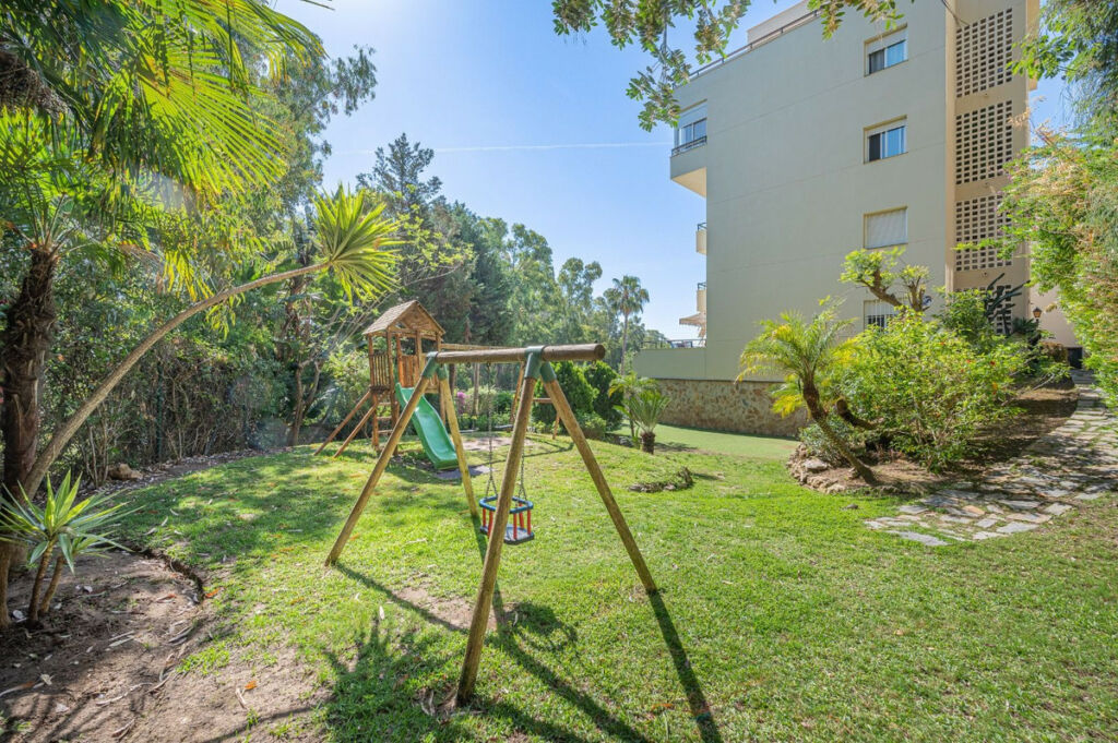 Penthouse Calahonda Málaga - image 23