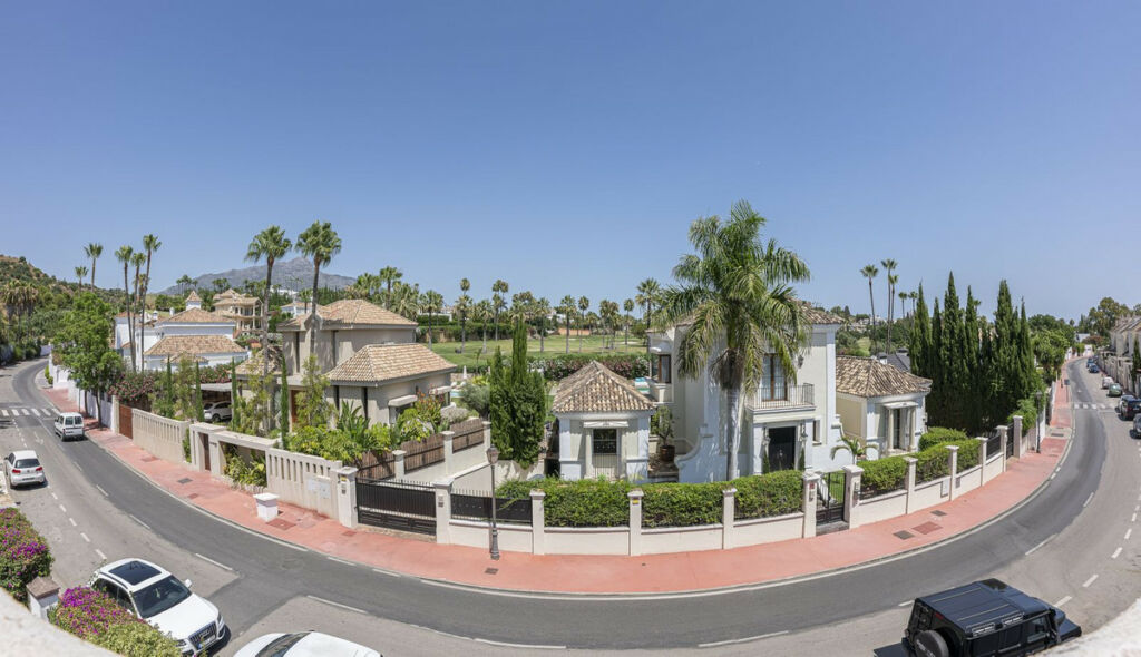Townhouse Nueva Andalucía Málaga - image 18