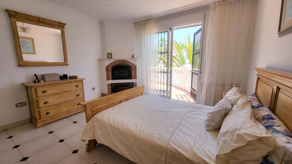 Detached Villa Elviria Málaga - image 21