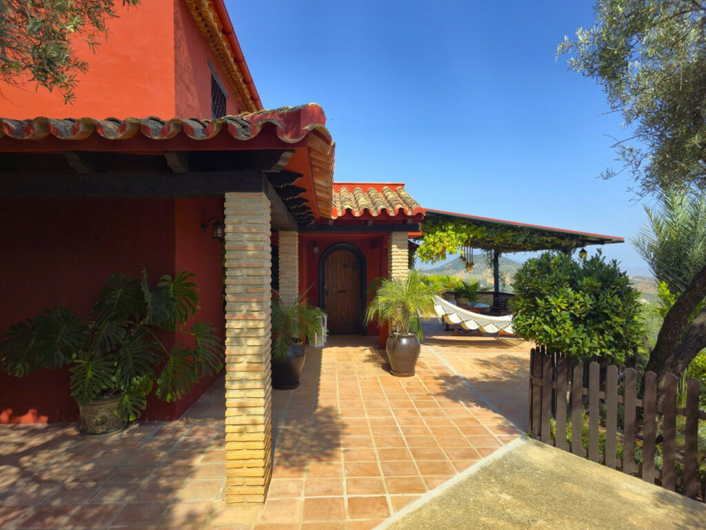 Detached Villa Riogordo Málaga - image 20