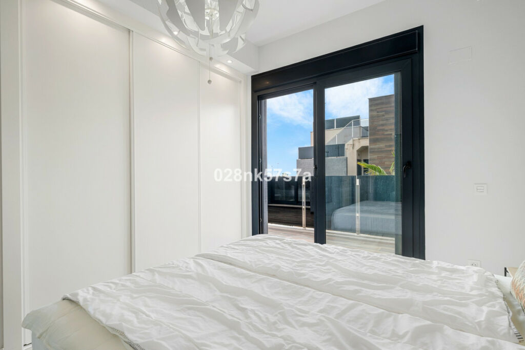 Detached Villa Lomas de Cabo Roig Alicante - image 20
