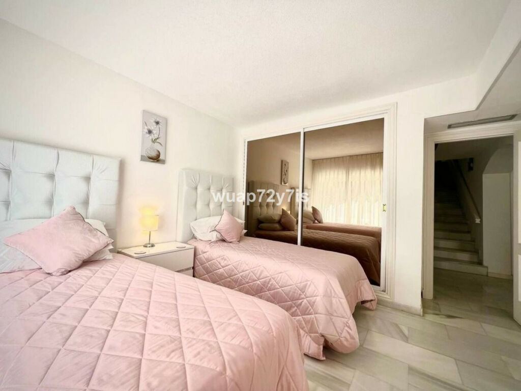 Townhouse El Paraiso Málaga - image 20