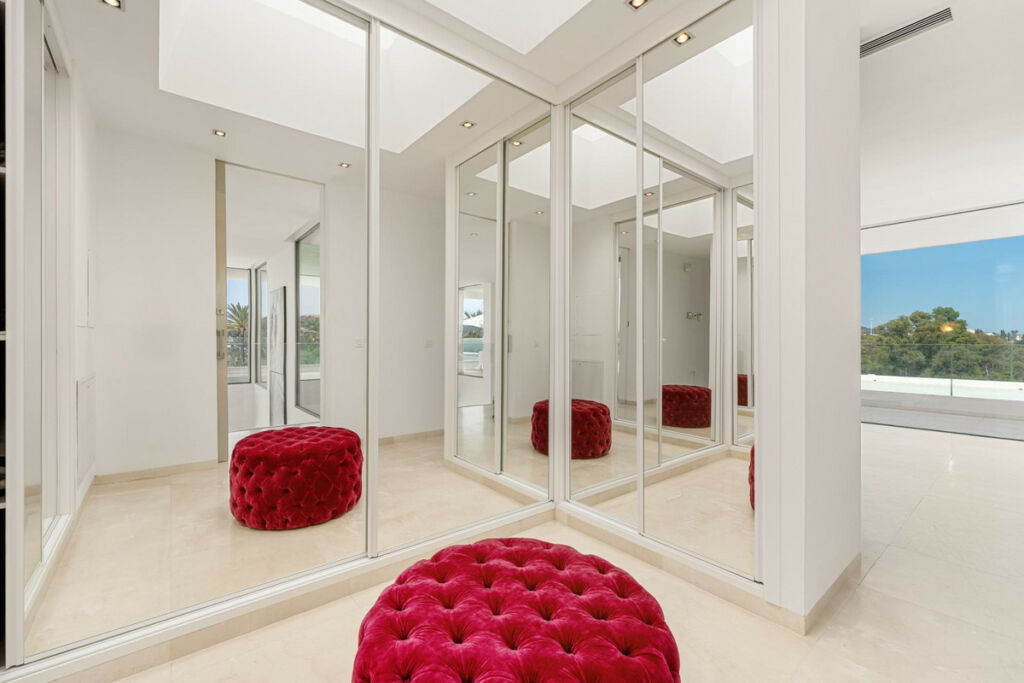 Detached Villa Marbella Málaga - image 21
