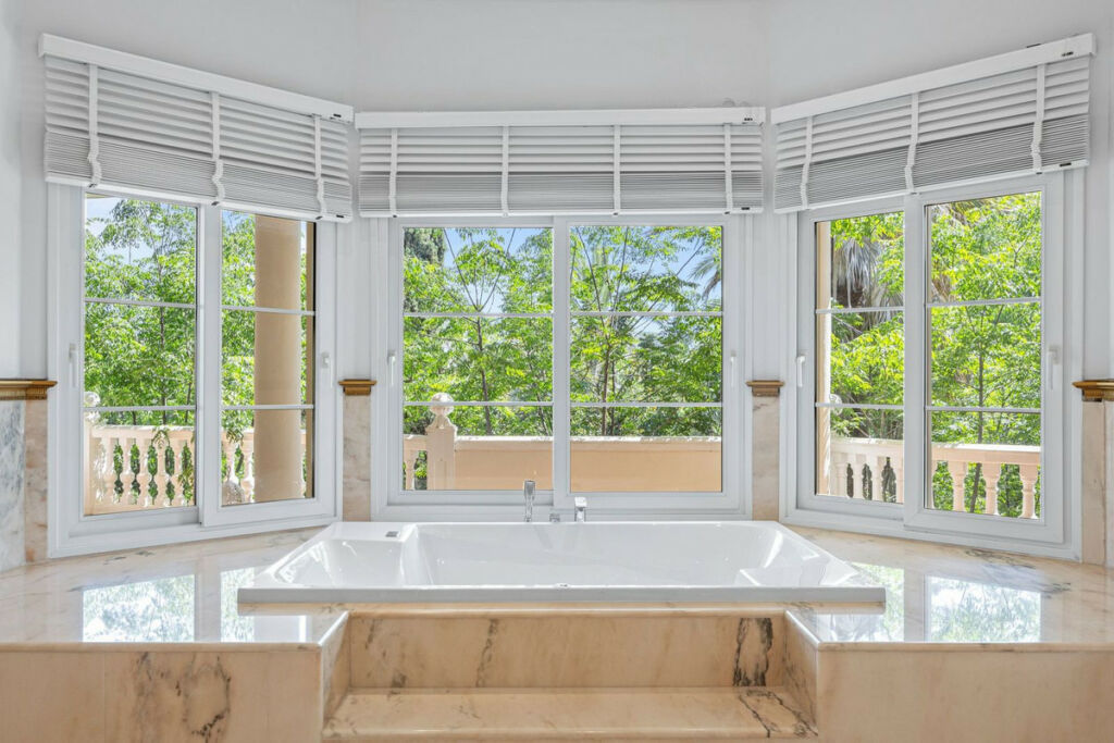Detached Villa Nagüeles Málaga - image 22