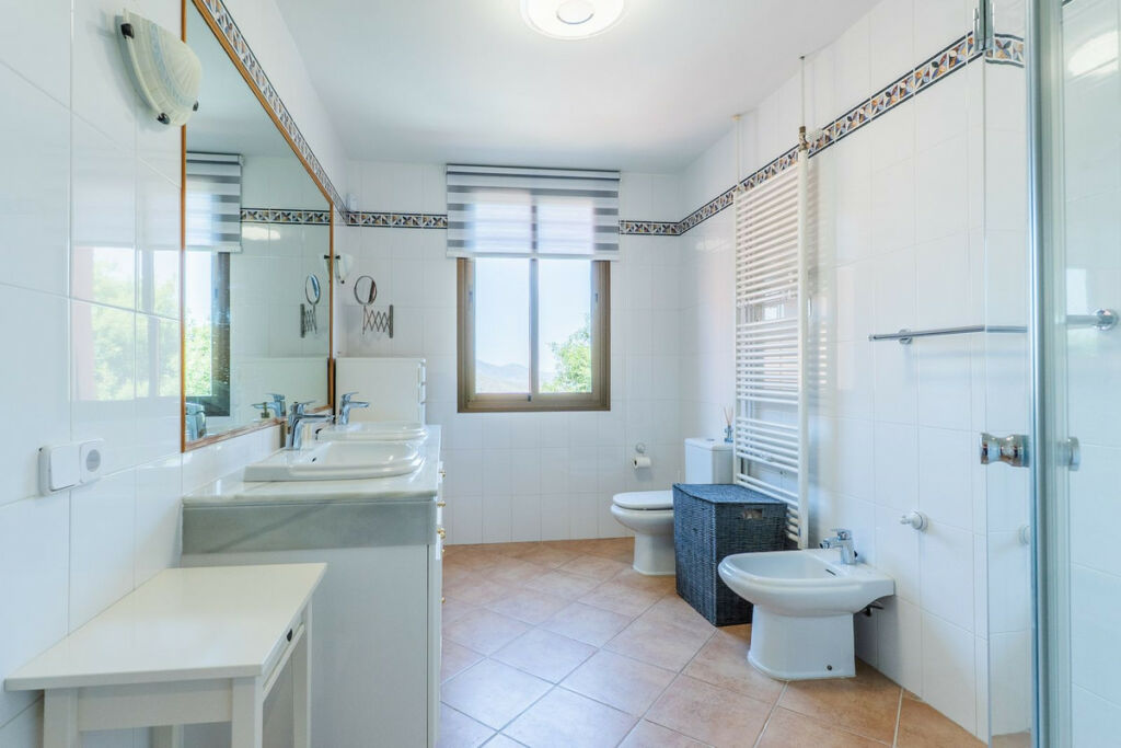 Middle Floor Apartment La Mairena Málaga - image 21