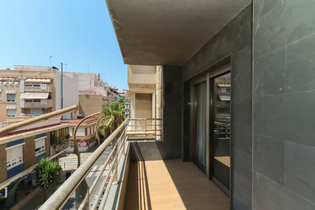 Middle Floor Apartment Torrevieja Alicante - image 21