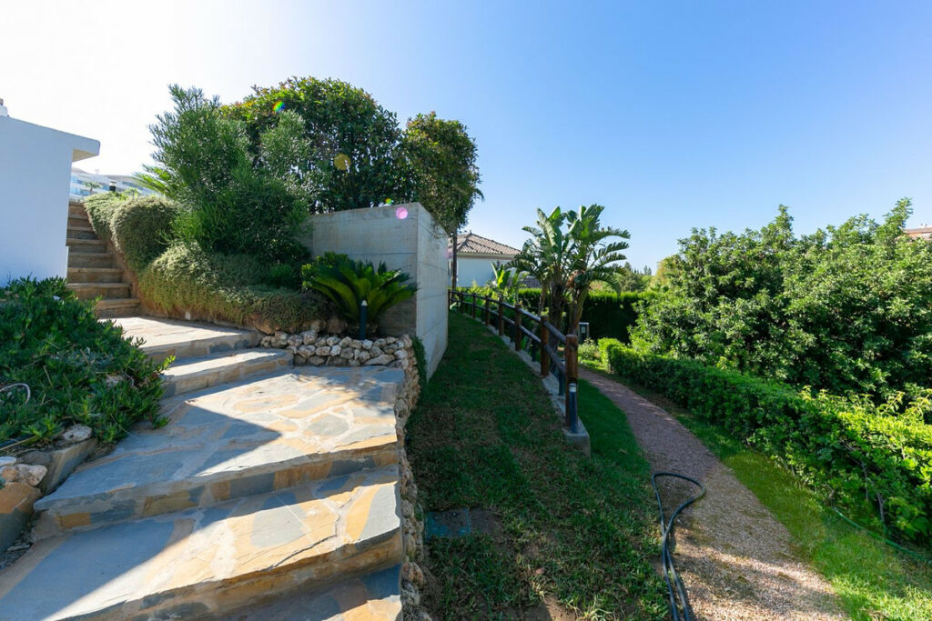 Detached Villa La Capellania Málaga - image 21