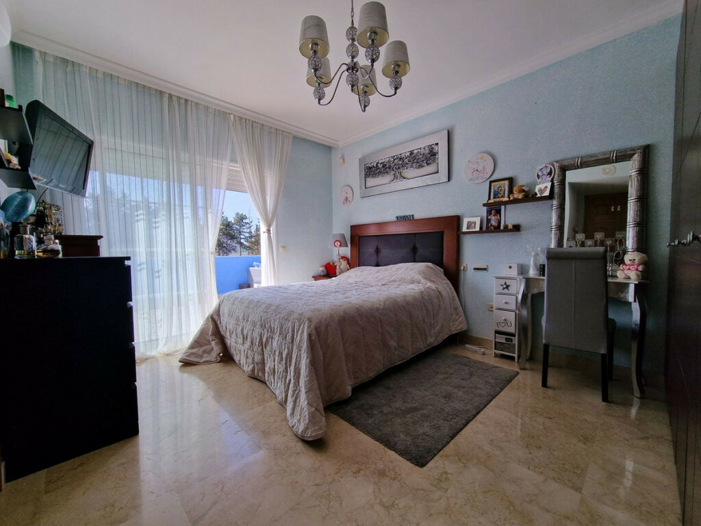 Detached Villa Guadalmina Baja Málaga - image 25