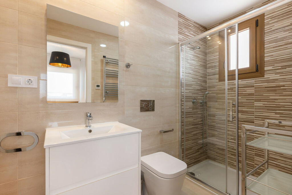 Middle Floor Apartment Villamartin Alicante - image 21