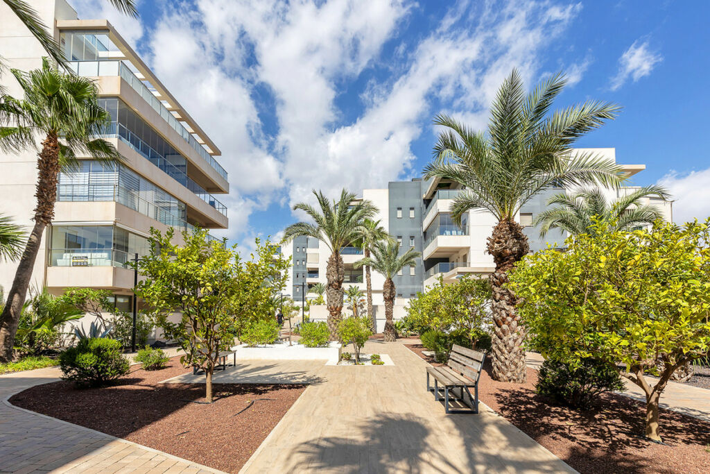 Middle Floor Apartment Villamartin Alicante - image 20