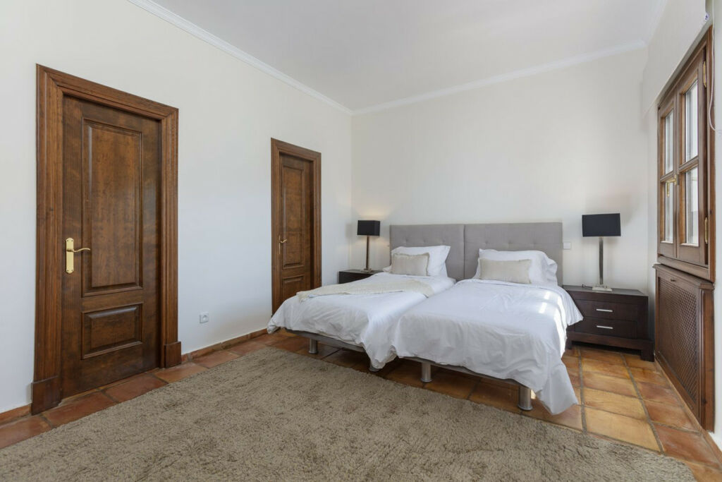 Detached Villa Benahavís Málaga - image 21