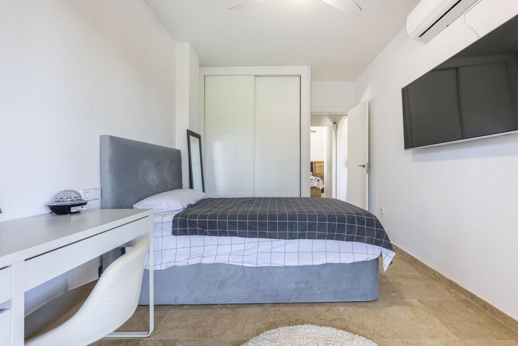Middle Floor Apartment The Golden Mile Málaga - image 21