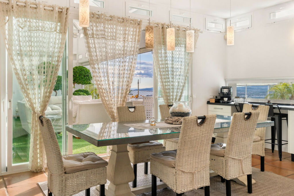 Detached Villa Estepona Málaga - image 21