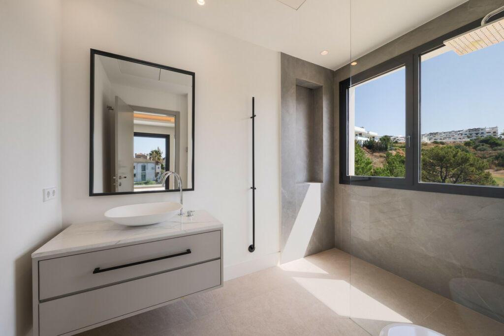 Detached Villa Estepona Málaga - image 21