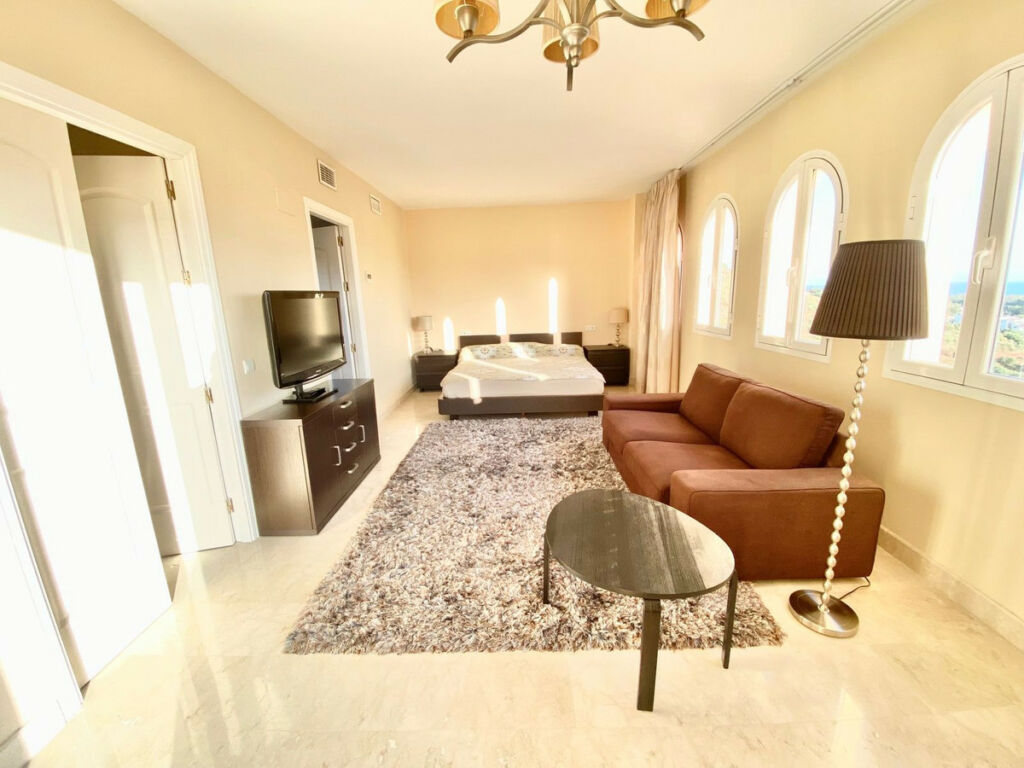 Penthouse Duplex Elviria Málaga - image 21