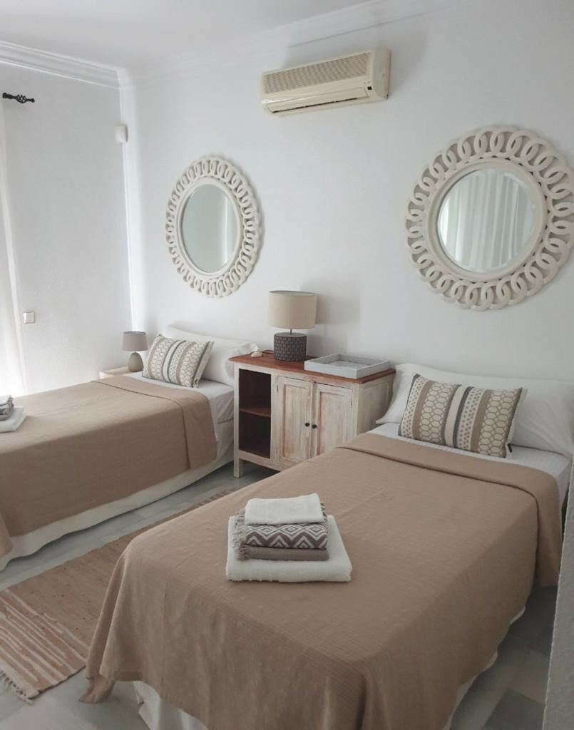 Detached Villa Sierra Blanca Málaga - image 22