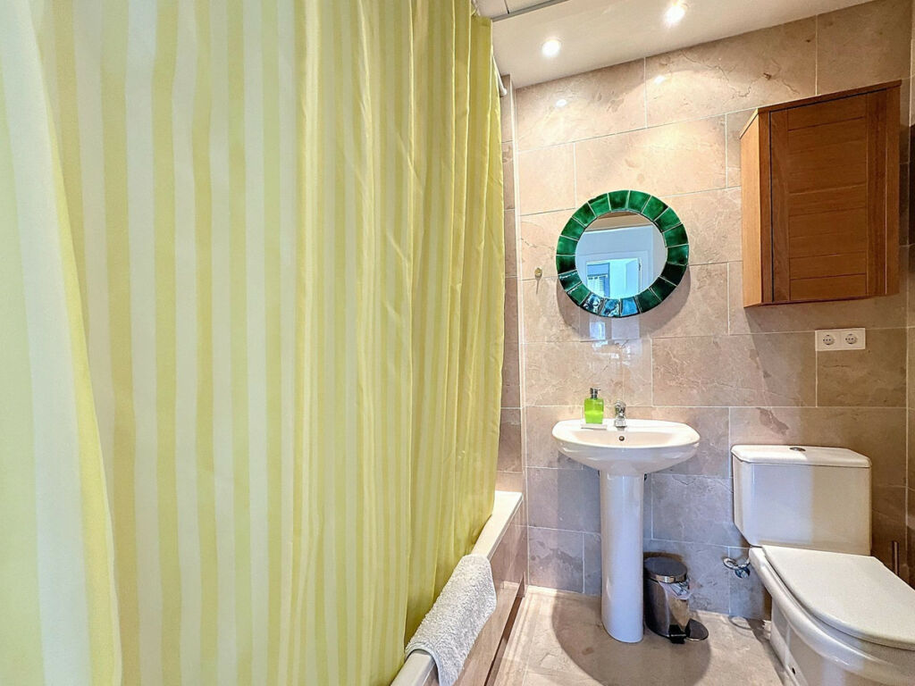 Penthouse Manilva Málaga - image 22