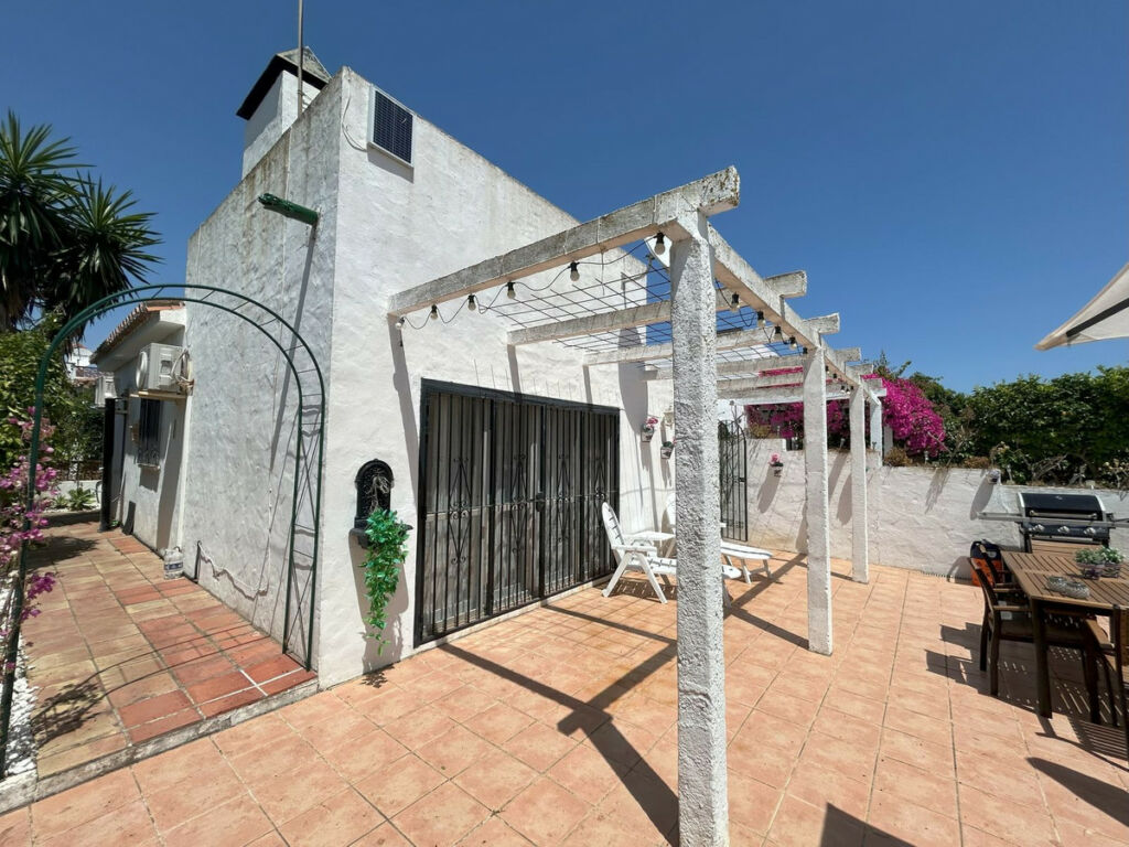 Townhouse La Duquesa Málaga - image 22