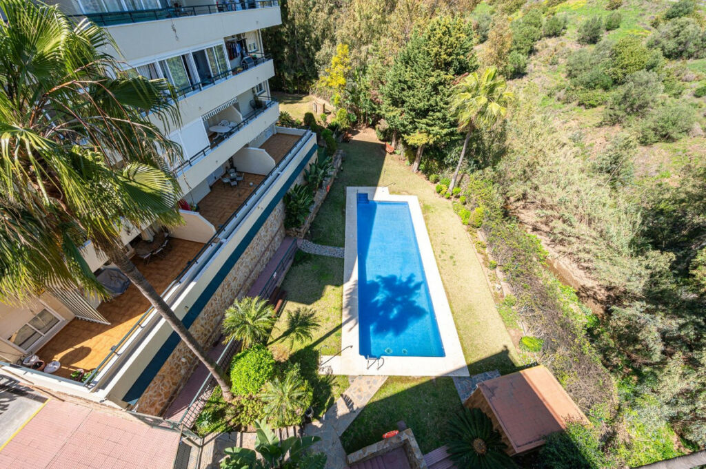 Penthouse Calahonda Málaga - image 20