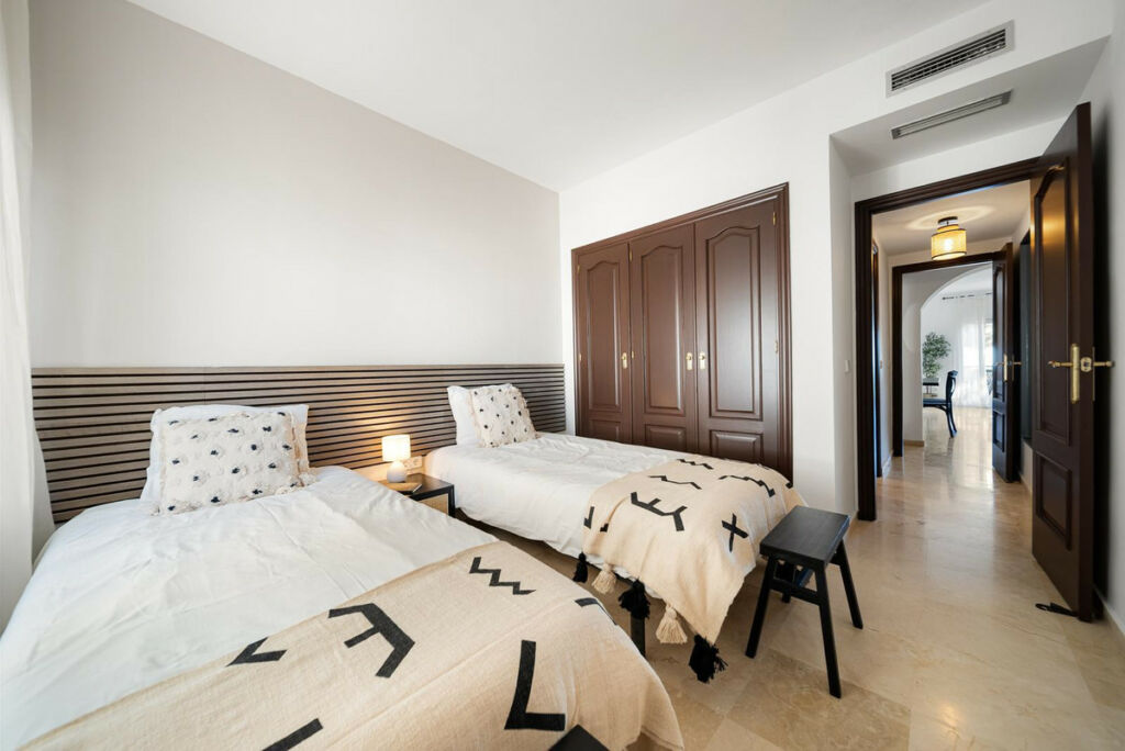 Middle Floor Apartment Nueva Andalucía Málaga - image 22