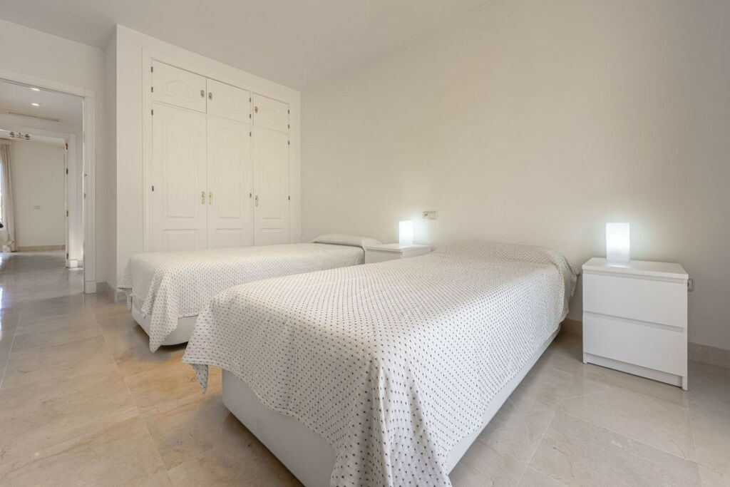 Townhouse Nueva Andalucía Málaga - image 22